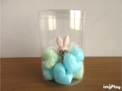 クッション材と円筒ケース